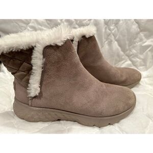 Sketchers On the Go Boots, size 7.5